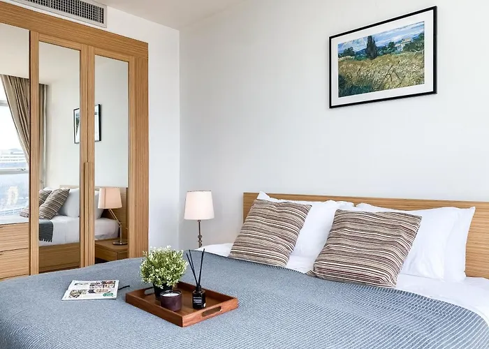 Downtown View 65 Sqm - Ultra Fast Wifi - Sathorn Apartment *