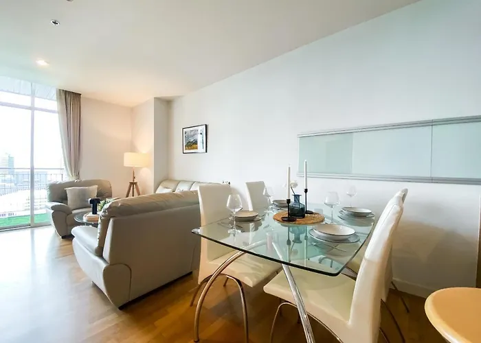 Downtown View 65 Sqm - Ultra Fast Wifi - Sathorn Apartment